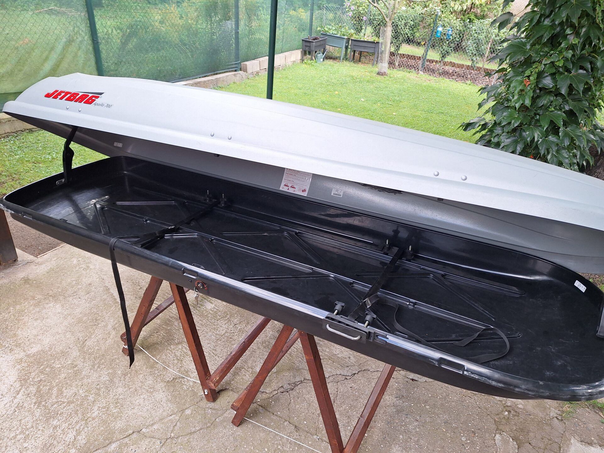 Otevřený střešní box z naší půjčovny